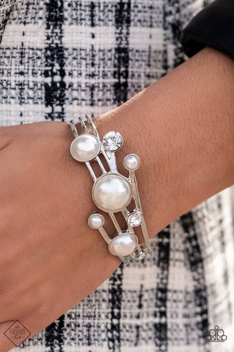 [122] Pearl Cuff Bracelet with Crystals - Large - Total SAIL-Out