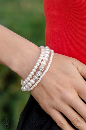 [329B] Pearl Bracelet Stretch with Crystals - Showy Soprano